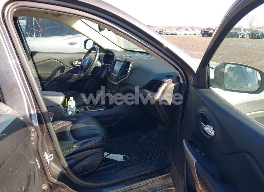 Photo 5 of 2017 Jeep Cherokee HIGH ALTITUDE 4X4 (VIN 1C4PJMDS0HW647733)