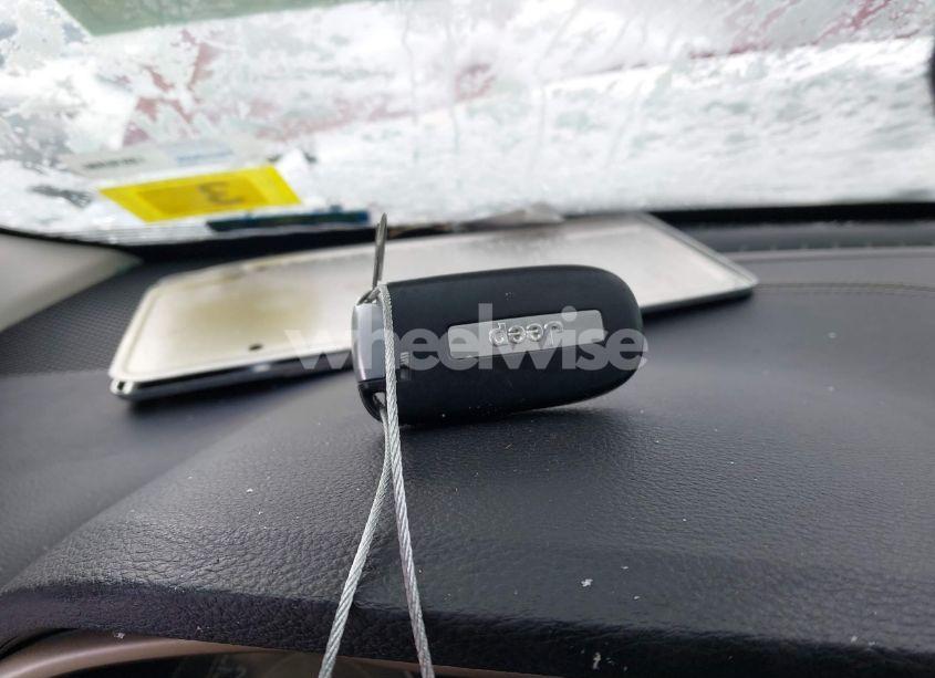 Photo 11 of 2015 Jeep Cherokee LIMITED (VIN 1C4PJMDS1FW551185)