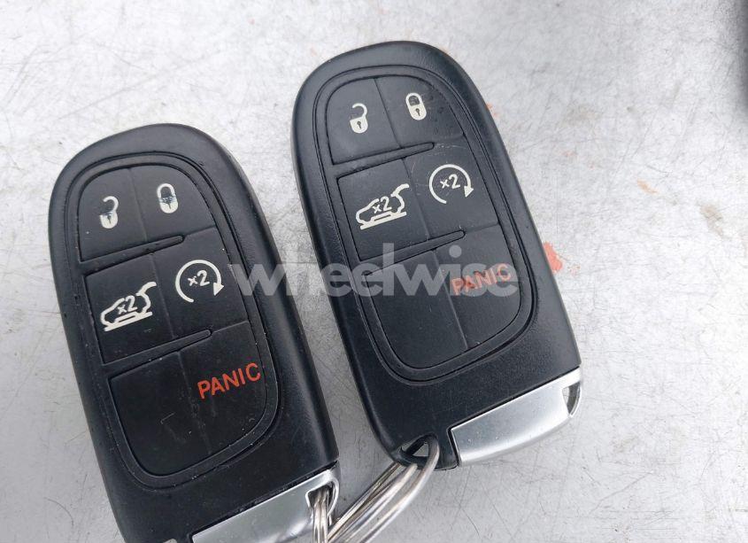 Photo 11 of 2015 Jeep Cherokee LIMITED (VIN 1C4PJMDS1FW665932)