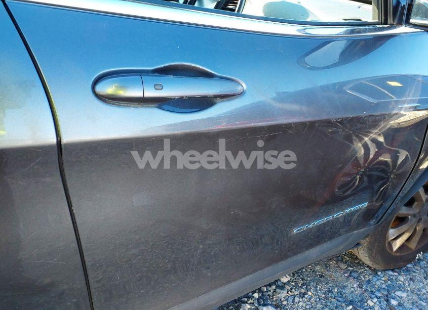 Photo 17 of 2015 Jeep Cherokee LIMITED (VIN 1C4PJMDS2FW604136)