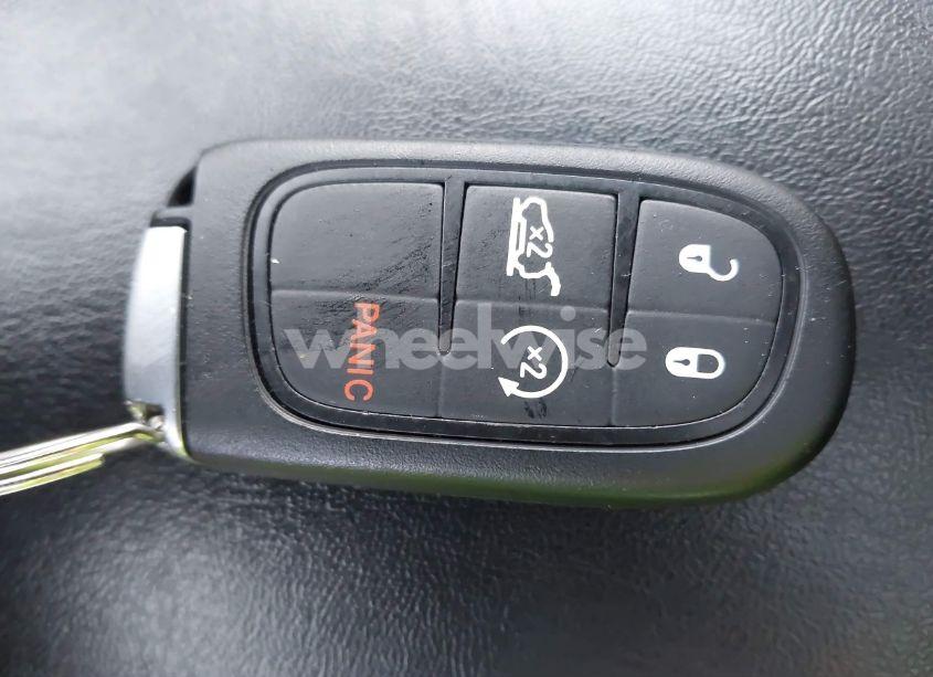 Photo 11 of 2015 Jeep Cherokee LIMITED (VIN 1C4PJMDS3FW623603)