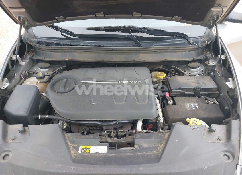 Photo 10 of 2015 Jeep Cherokee LIMITED (VIN 1C4PJMDS3FW706058)