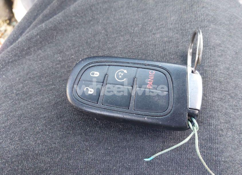 Photo 11 of 2015 Jeep Cherokee LIMITED (VIN 1C4PJMDS3FW710823)