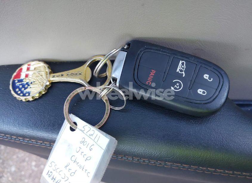 Photo 11 of 2016 Jeep Cherokee LIMITED (VIN 1C4PJMDS3GW105380)