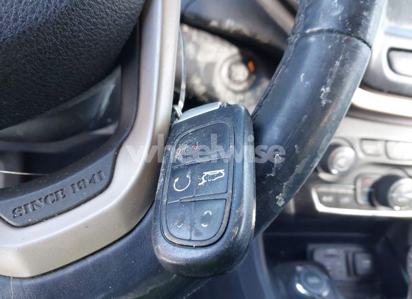 Photo 11 of 2015 Jeep Cherokee LIMITED (VIN 1C4PJMDS4FW713567)