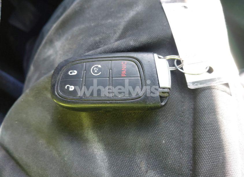 Photo 11 of 2015 Jeep Cherokee LIMITED (VIN 1C4PJMDS4FW735584)