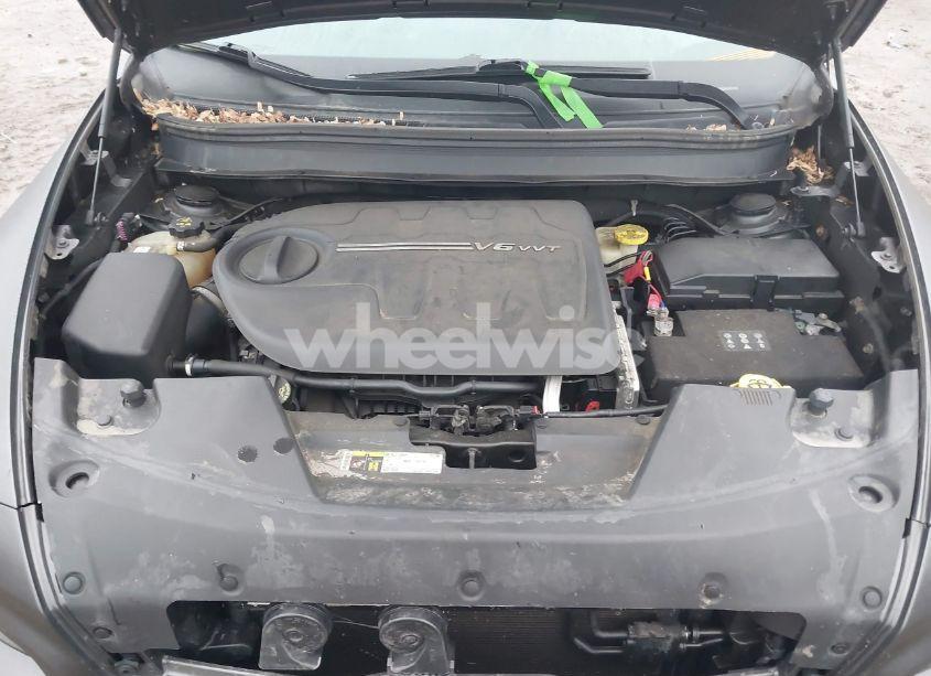 Photo 10 of 2015 Jeep Cherokee LIMITED (VIN 1C4PJMDS4FW735973)