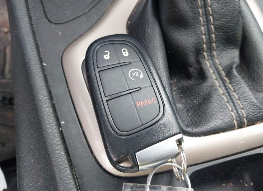 Photo 11 of 2015 Jeep Cherokee LIMITED (VIN 1C4PJMDS4FW762929)