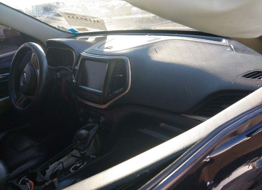 Photo 5 of 2017 Jeep Cherokee HIGH ALTITUDE 4X4 (VIN 1C4PJMDS4HW625038)