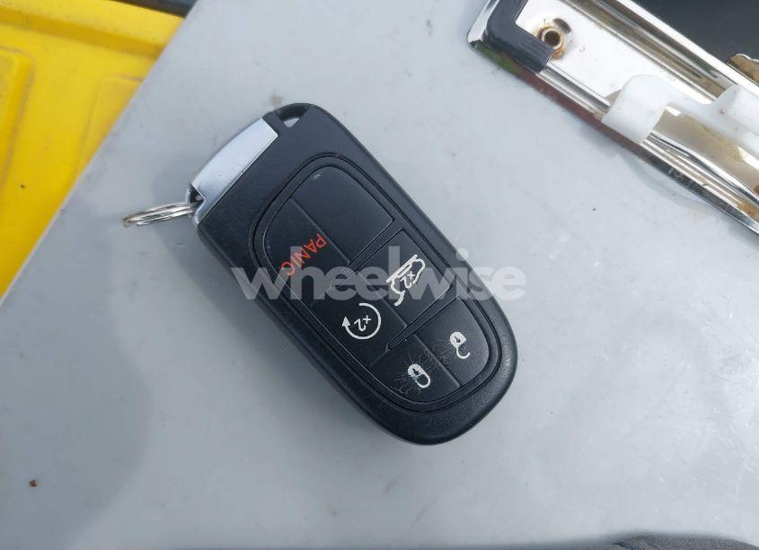 Photo 11 of 2015 Jeep Cherokee LIMITED (VIN 1C4PJMDS5FW550282)