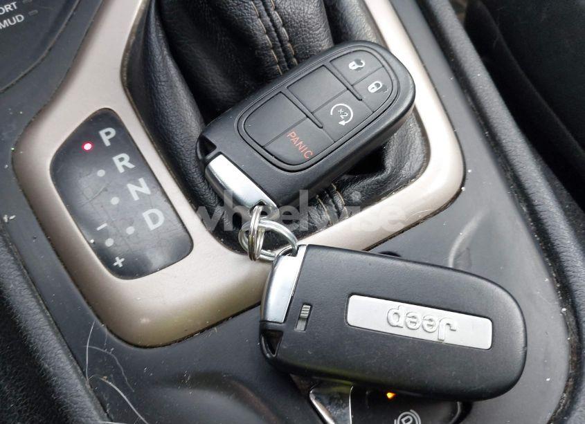 Photo 11 of 2015 Jeep Cherokee LIMITED (VIN 1C4PJMDS6FW544281)