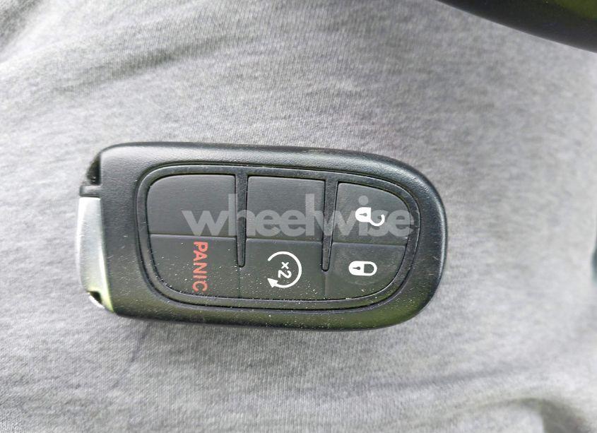 Photo 11 of 2015 Jeep Cherokee LIMITED (VIN 1C4PJMDS6FW559878)