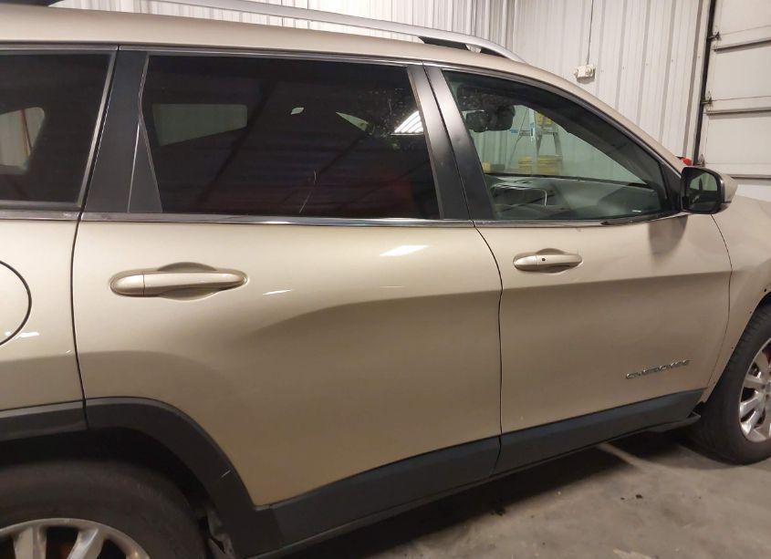 Photo 13 of 2015 Jeep Cherokee LIMITED (VIN 1C4PJMDS7FW682315)