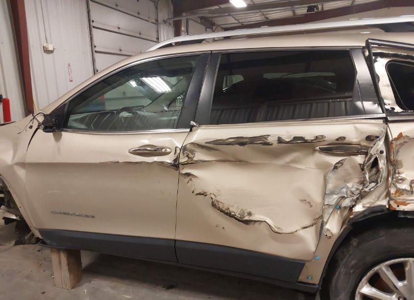 Photo 14 of 2015 Jeep Cherokee LIMITED (VIN 1C4PJMDS7FW682315)