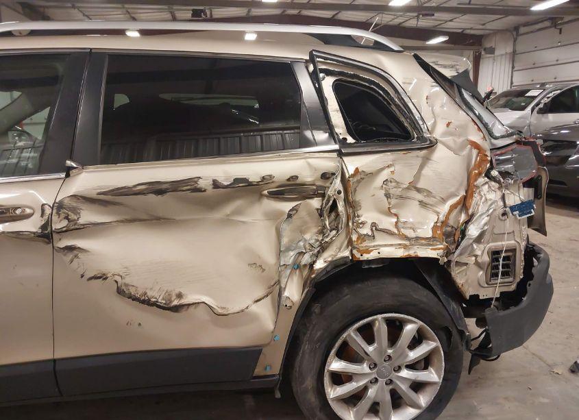 Photo 20 of 2015 Jeep Cherokee LIMITED (VIN 1C4PJMDS7FW682315)