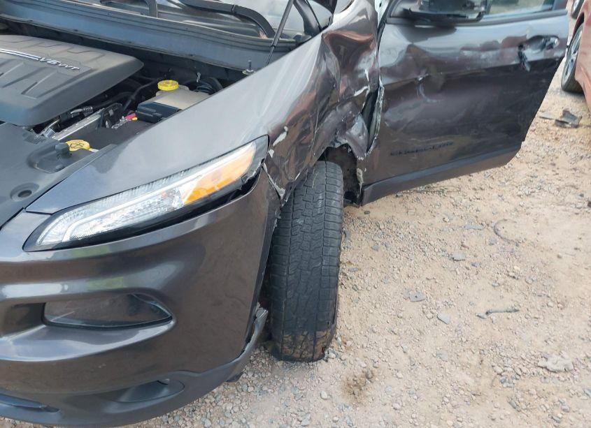 Photo 6 of 2017 Jeep Cherokee HIGH ALTITUDE 4X4 (VIN 1C4PJMDS9HW505459)