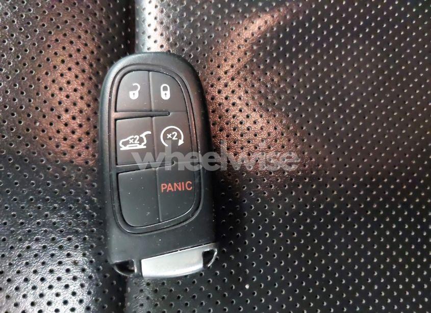 Photo 11 of 2015 Jeep Cherokee LIMITED (VIN 1C4PJMDSXFW633805)