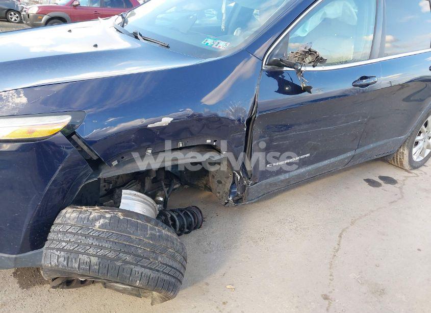 Photo 6 of 2016 Jeep Cherokee LIMITED (VIN 1C4PJMDSXGW182442)