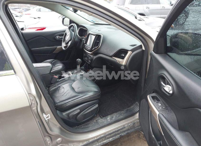 Photo 5 of 2017 Jeep Cherokee LIMITED 4X4 (VIN 1C4PJMDSXHW599013)