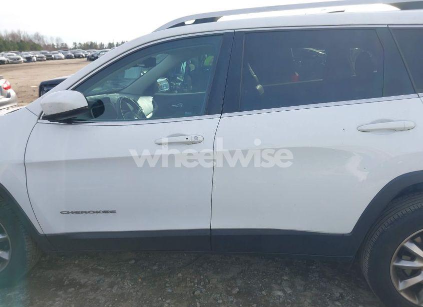 Photo 15 of 2018 Jeep Cherokee LIMITED 4X4 (VIN 1C4PJMDX0JD500941)