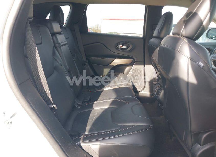 Photo 8 of 2018 Jeep Cherokee LIMITED 4X4 (VIN 1C4PJMDX0JD500941)