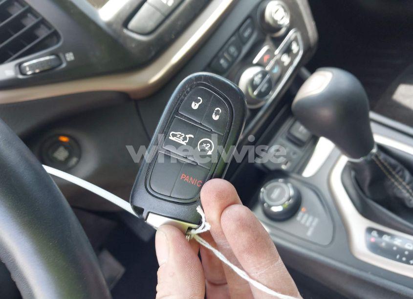 Photo 11 of 2018 Jeep Cherokee LIMITED 4X4 (VIN 1C4PJMDX0JD514581)