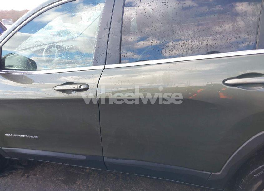 Photo 14 of 2018 Jeep Cherokee LIMITED 4X4 (VIN 1C4PJMDX0JD601431)