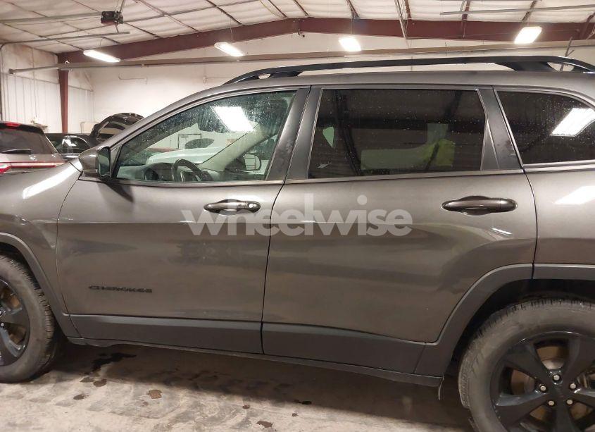 Photo 14 of 2018 Jeep Cherokee LIMITED 4X4 (VIN 1C4PJMDX0JD617273)