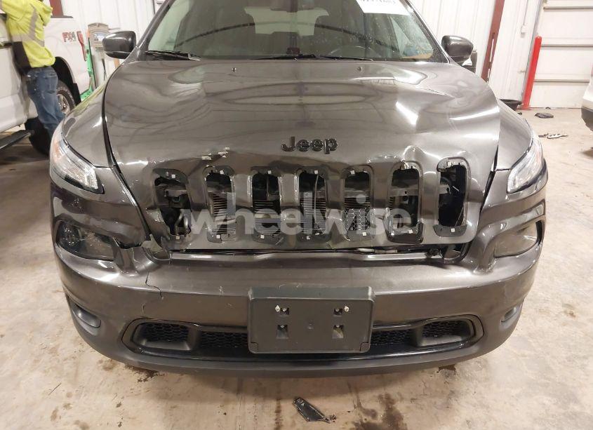 Photo 6 of 2018 Jeep Cherokee LIMITED 4X4 (VIN 1C4PJMDX0JD617273)