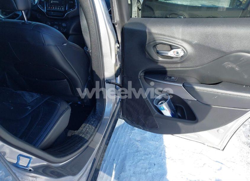 Photo 8 of 2019 Jeep Cherokee LIMITED 4X4 (VIN 1C4PJMDX0KD436305)