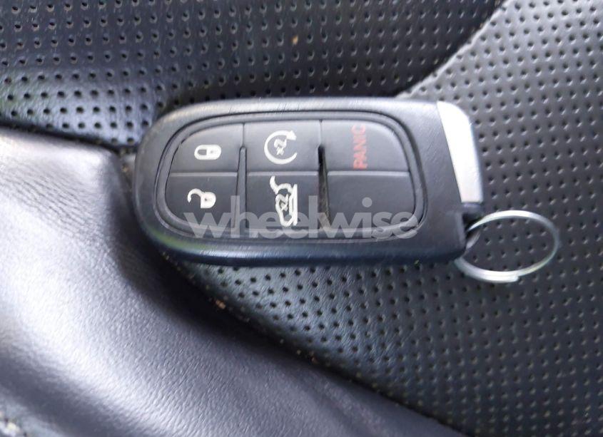 Photo 11 of 2019 Jeep Cherokee LIMITED 4X4 (VIN 1C4PJMDX1KD166355)