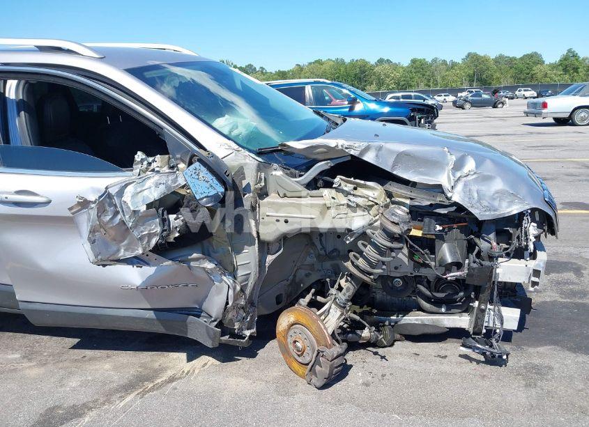 Photo 18 of 2019 Jeep Cherokee LIMITED 4X4 (VIN 1C4PJMDX1KD166355)