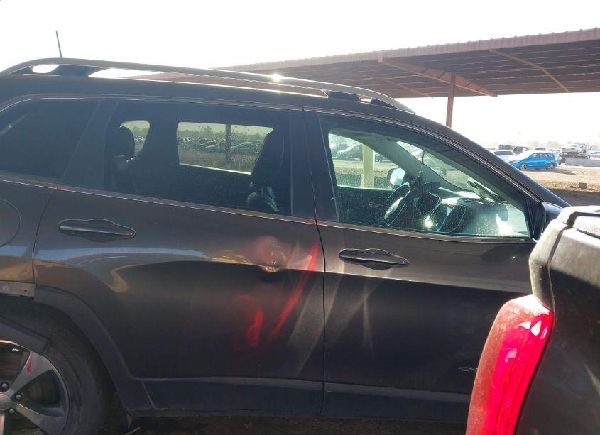 Photo 12 of 2019 Jeep Cherokee LIMITED 4X4 (VIN 1C4PJMDX1KD305514)