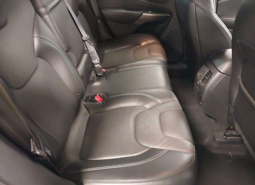 Photo 8 of 2019 Jeep Cherokee LIMITED 4X4 (VIN 1C4PJMDX1KD320823)