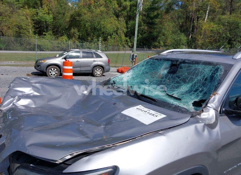 Photo 6 of 2019 Jeep Cherokee LIMITED 4X4 (VIN 1C4PJMDX2KD113924)