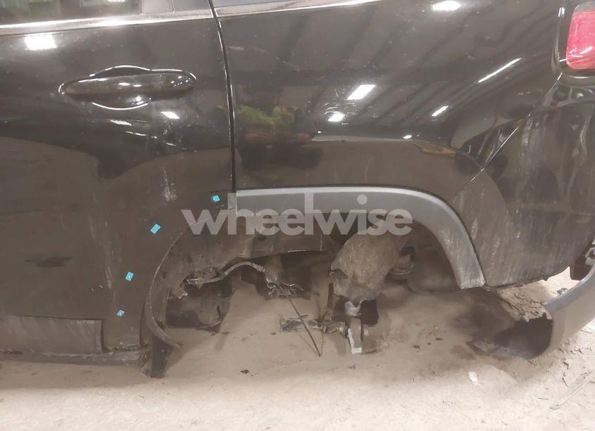 Photo 19 of 2019 Jeep Cherokee LIMITED 4X4 (VIN 1C4PJMDX2KD400146)