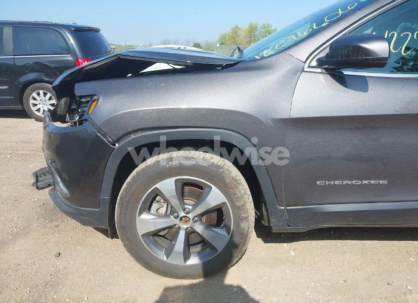 Photo 18 of 2019 Jeep Cherokee LIMITED 4X4 (VIN 1C4PJMDX2KD463523)