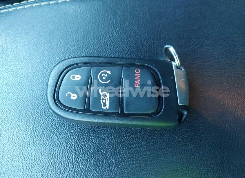 Photo 11 of 2018 Jeep Cherokee LIMITED 4X4 (VIN 1C4PJMDX3JD575794)