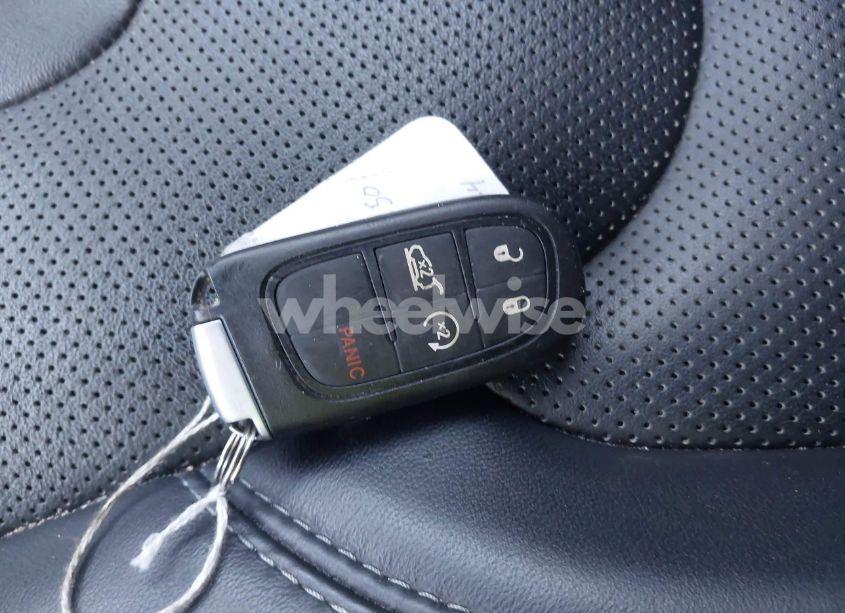 Photo 11 of 2019 Jeep Cherokee LIMITED 4X4 (VIN 1C4PJMDX3KD471744)