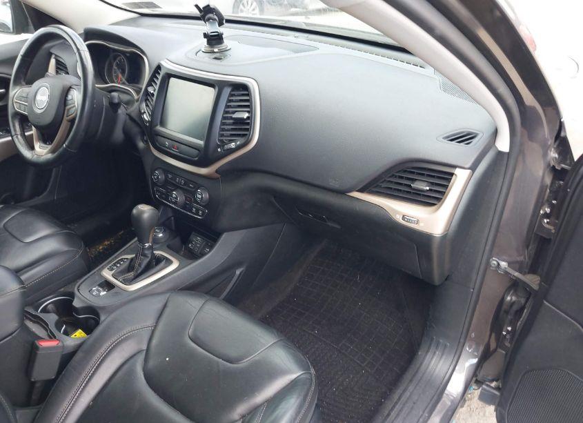 Photo 5 of 2018 Jeep Cherokee LIMITED 4X4 (VIN 1C4PJMDX4JD532517)