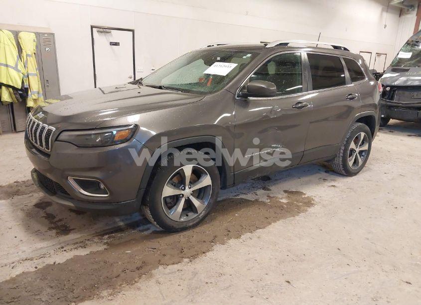 Photo 2 of 2019 Jeep Cherokee LIMITED (VIN 1C4PJMDX4KD133303)