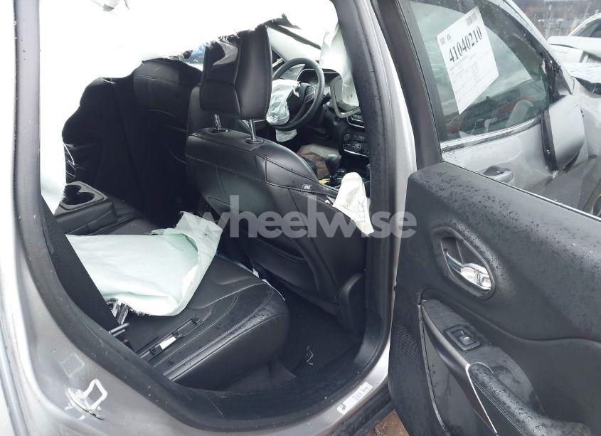 Photo 8 of 2019 Jeep Cherokee LIMITED 4X4 (VIN 1C4PJMDX4KD256387)