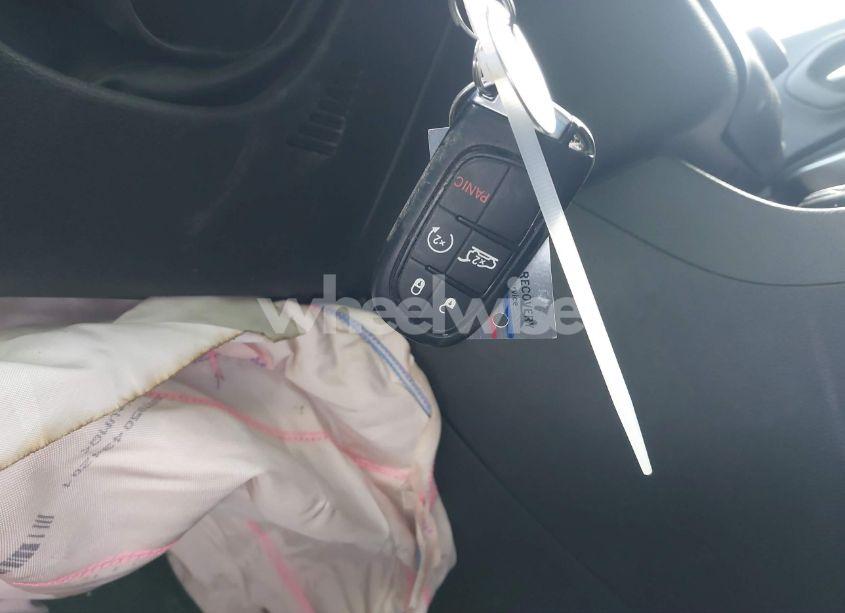 Photo 11 of 2019 Jeep Cherokee LIMITED 4X4 (VIN 1C4PJMDX4KD303952)