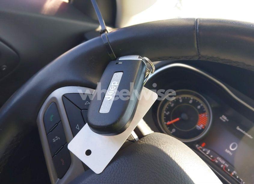 Photo 11 of 2019 Jeep Cherokee LIMITED 4X4 (VIN 1C4PJMDX4KD446514)