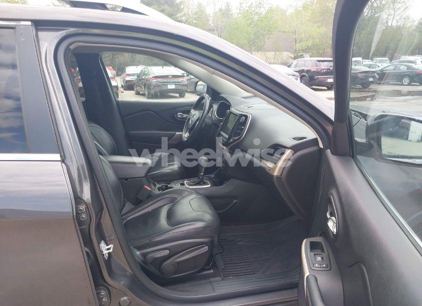 Photo 5 of 2018 Jeep Cherokee LIMITED 4X4 (VIN 1C4PJMDX5JD547334)