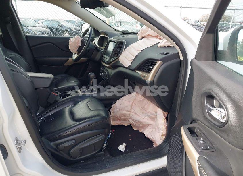 Photo 5 of 2018 Jeep Cherokee LIMITED 4X4 (VIN 1C4PJMDX6JD570766)