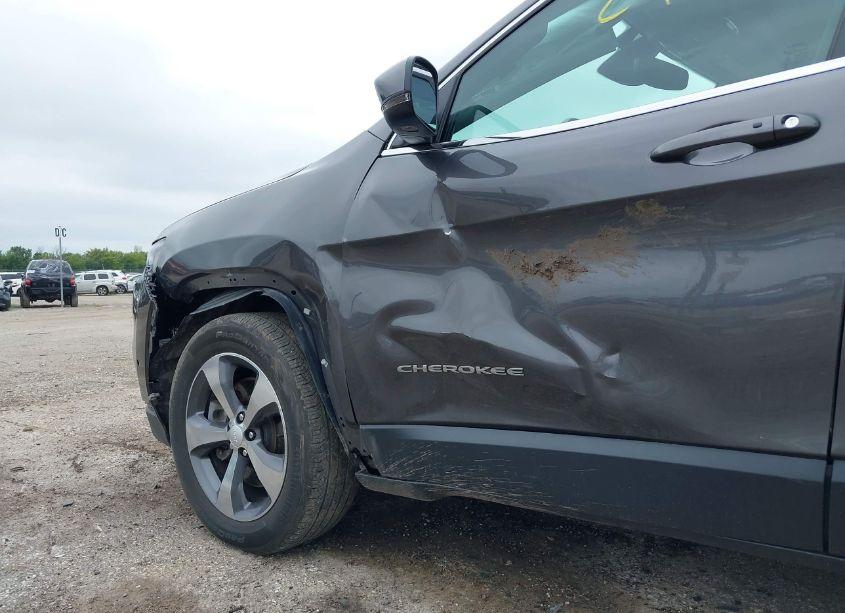 Photo 17 of 2019 Jeep Cherokee LIMITED 4X4 (VIN 1C4PJMDX6KD134730)