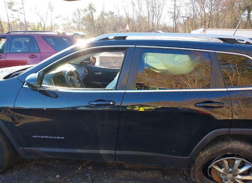 Photo 15 of 2018 Jeep Cherokee LIMITED 4X4 (VIN 1C4PJMDX7JD586992)