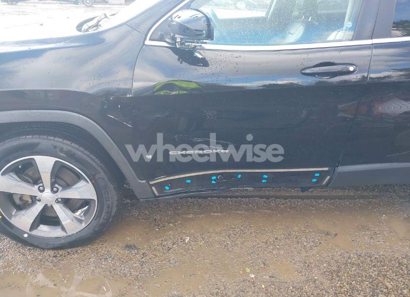 Photo 6 of 2019 Jeep Cherokee LIMITED 4X4 (VIN 1C4PJMDXXKD135332)