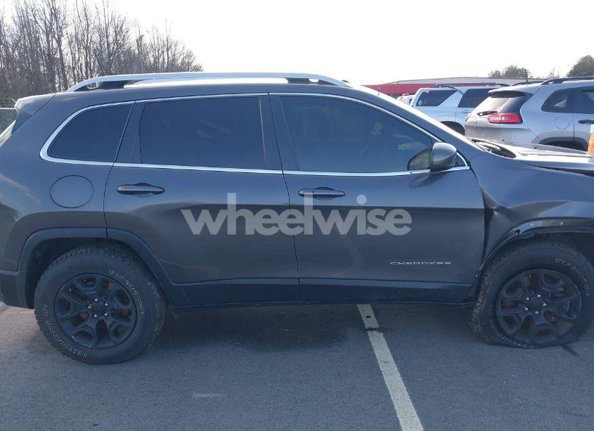 Photo 13 of 2019 Jeep Cherokee LIMITED 4X4 (VIN 1C4PJMDXXKD299017)